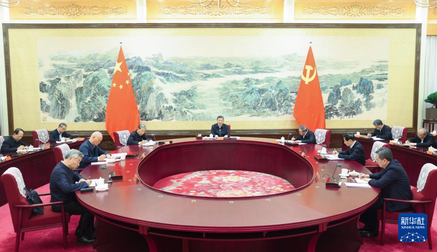 12月26日至27日,中共中央政治局召开民主生活会,中共中央总书记习近平主持会议并发表重要讲话。