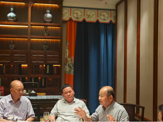 协会召开应对对外贸易预警座谈会