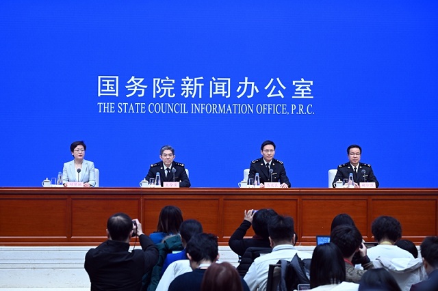 2024年我国电动汽车出口量首次突破200万辆