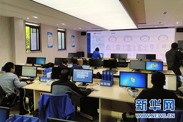 传统制造业向智能信息化发展：用智能机器人拧螺栓