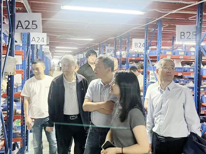 沪、深两地紧固件协会到固万基考察2.jpg